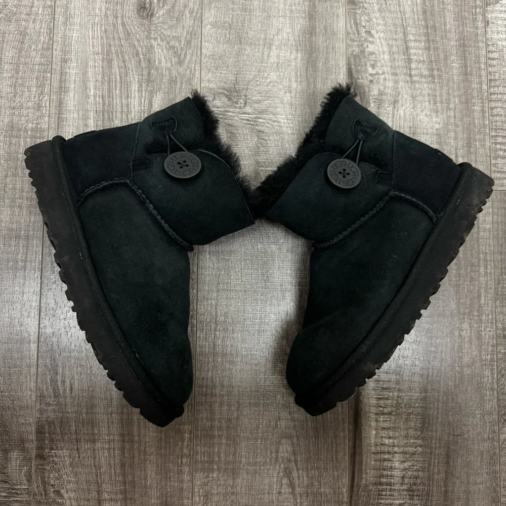 UGG Mini Bailey Button II Boots Black Size 6